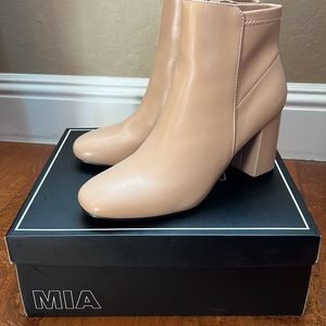 Mia Carla bootie color nude vegan leather square toe size 8 block heel